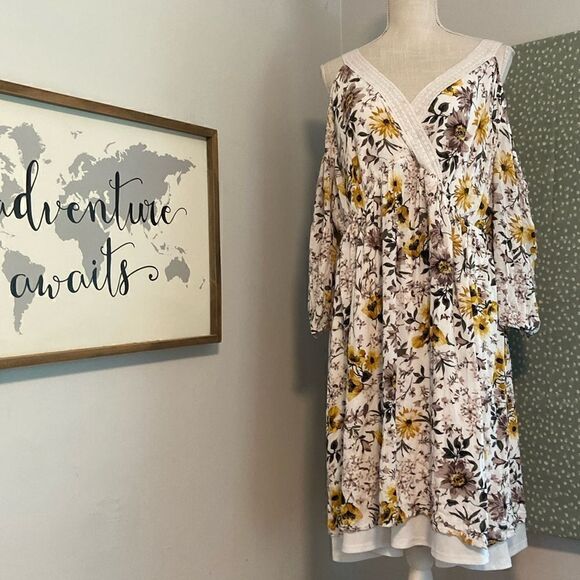 torrid Dresses & Skirts - Torrid Ivory Floral Print Lace Trim Cold Shoulder Midi Dress Size 2